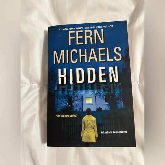 Fern Michaels Hidden Mystery Thriller Novel Book New Release 2021 - Picture 2 of 5